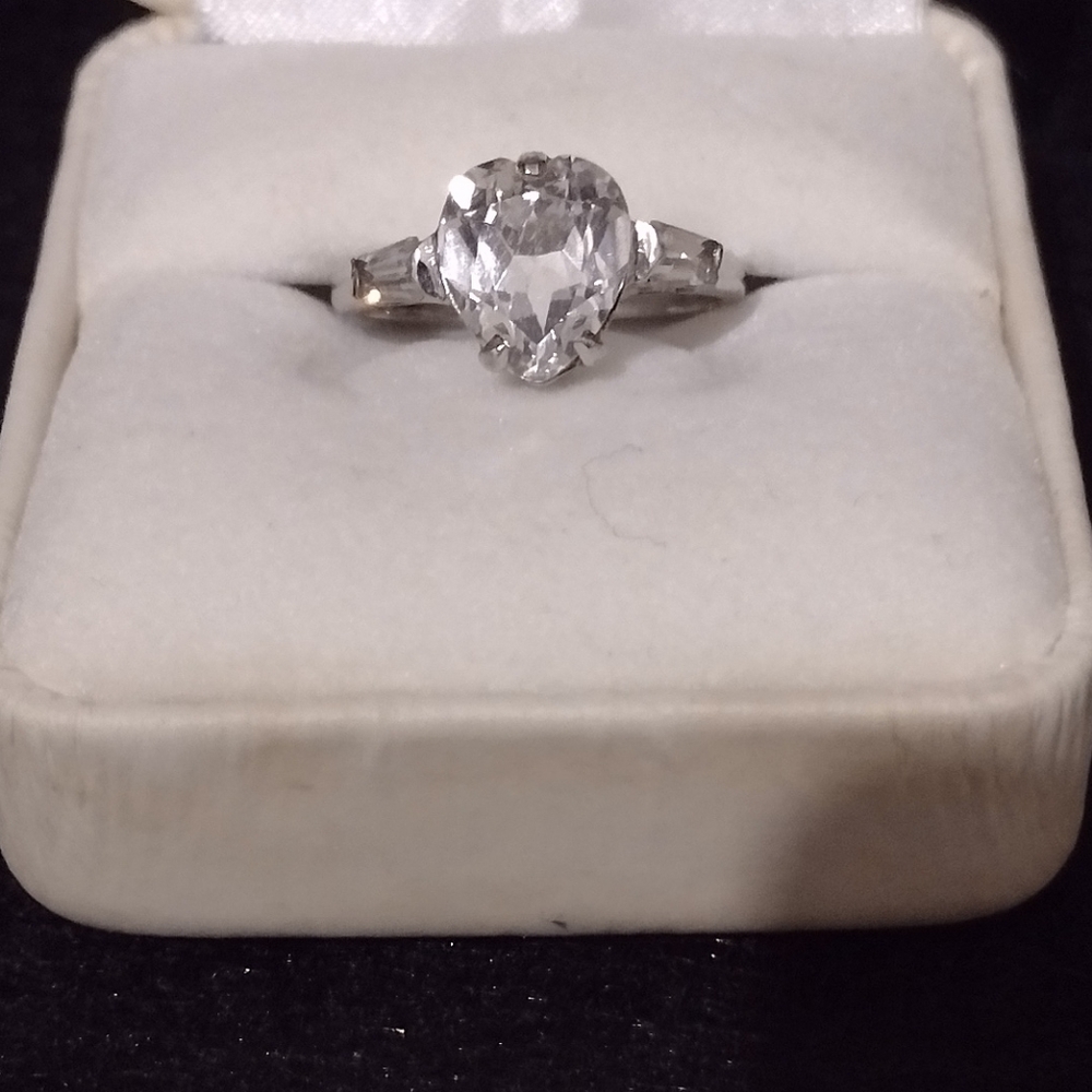 Elegant Silver Women's Ring